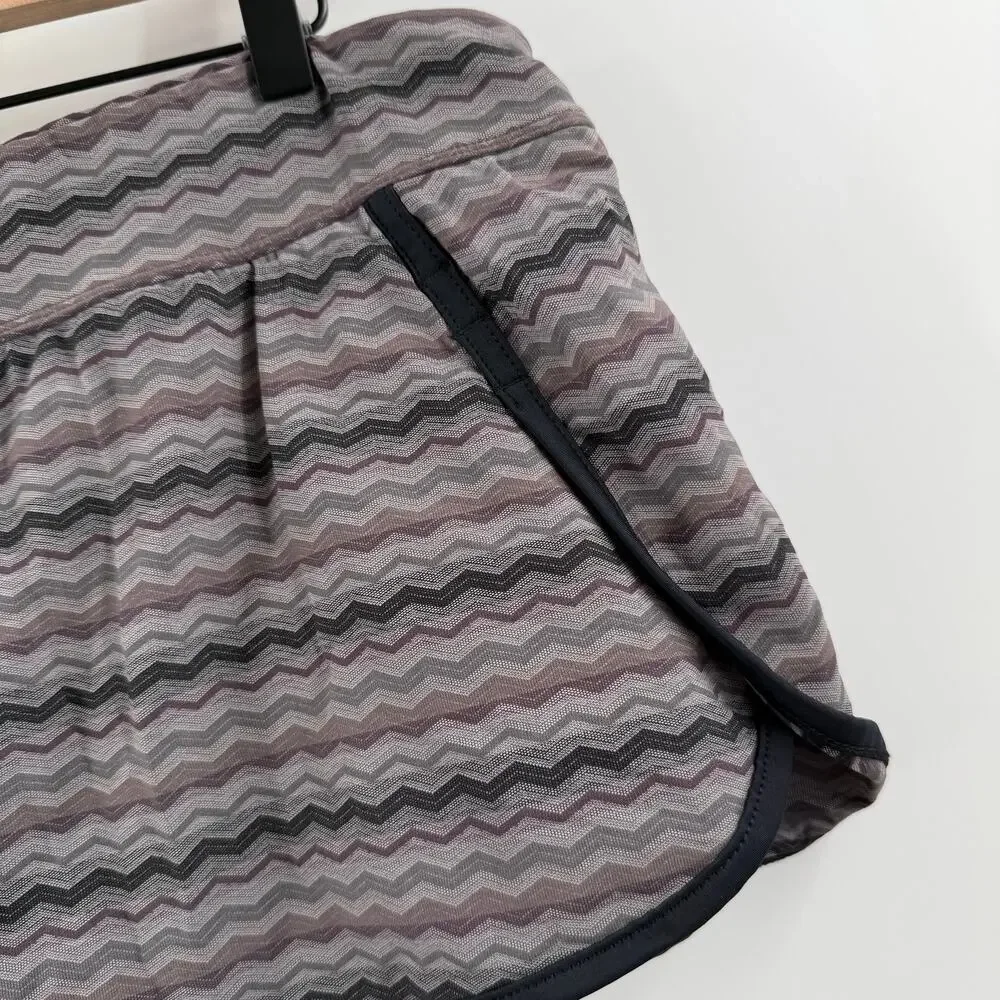 Athleta Swim Skort Size XL Ripple Skirt Swim Gray Chevron Black Built In Brief